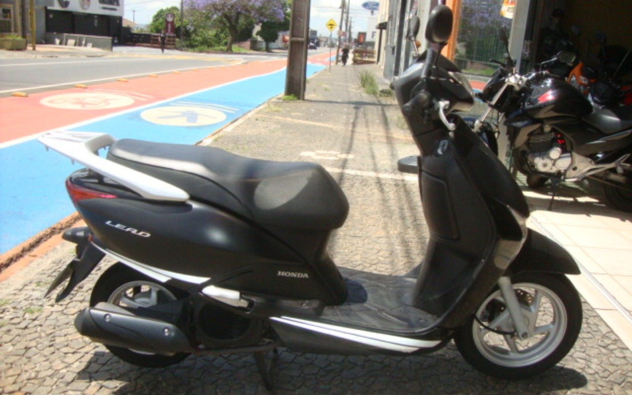 Honda LEAD 110  na cor Preto em Ponta Grossa / PR - 1001346