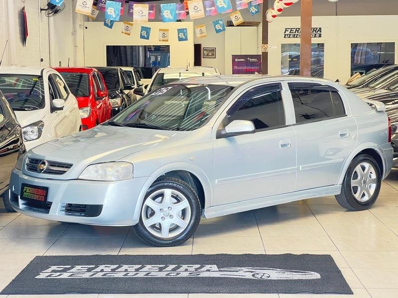 Chevrolet Astra 2.0/ CD/ GLS 2.0 MPFI 16V 3p na cor Prata no Porto Alegre / RS - 1001652