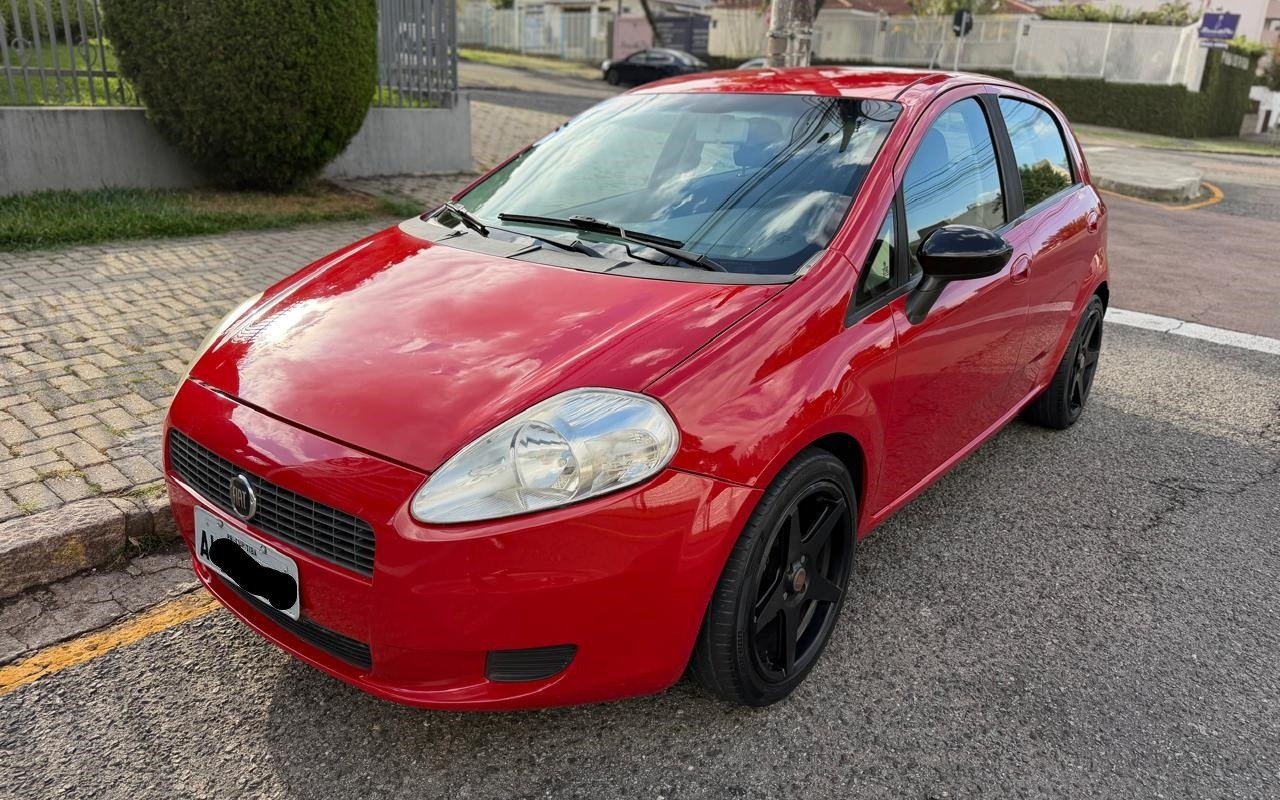 Fiat Punto ATTRACTIVE ITALIA 1.4 F.Flex 8V 5p na cor Vermelho em Curitiba / PR - 1001952