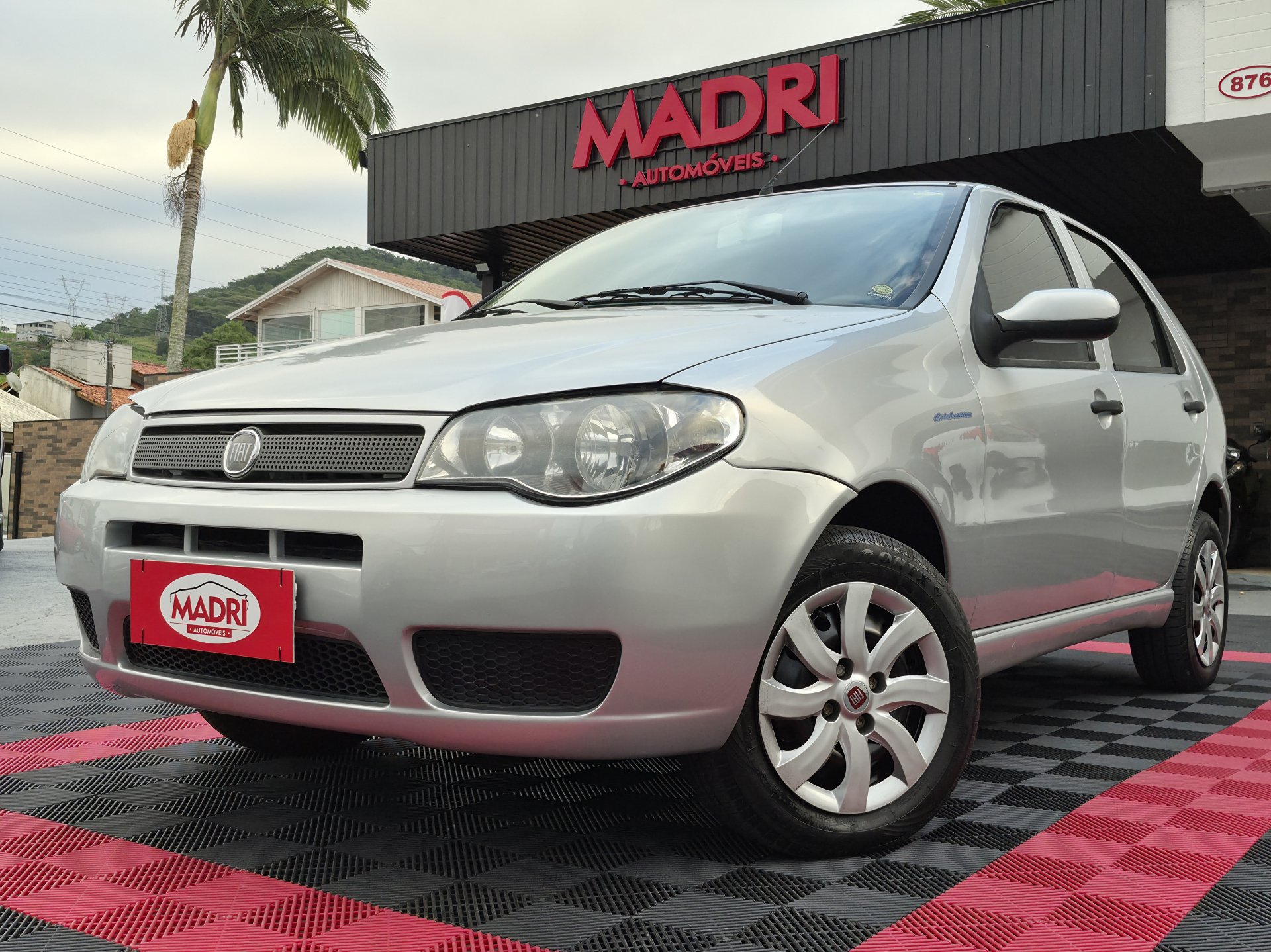 Fiat Palio 1.0 ECONOMY Fire Flex 8V 2p na cor Prata em Palhoça / SC - 1001972