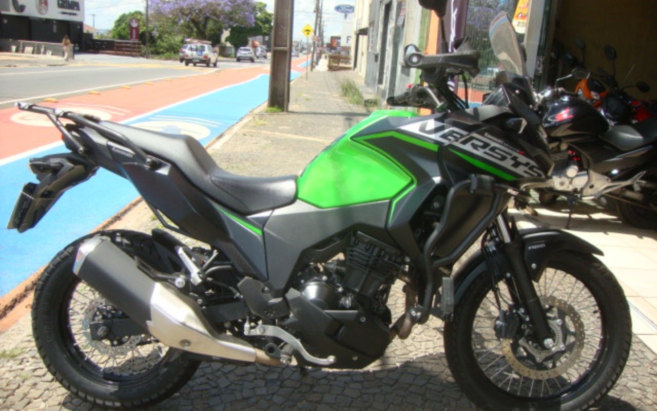 KAWASAKI Versys-X 300  na cor Verde em Ponta Grossa / PR - 1002153