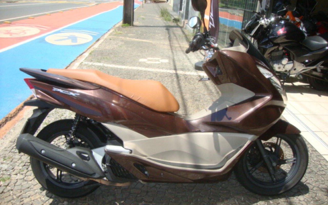 Honda PCX 150/DLX  na cor Marrom em Ponta Grossa / PR - 1002183