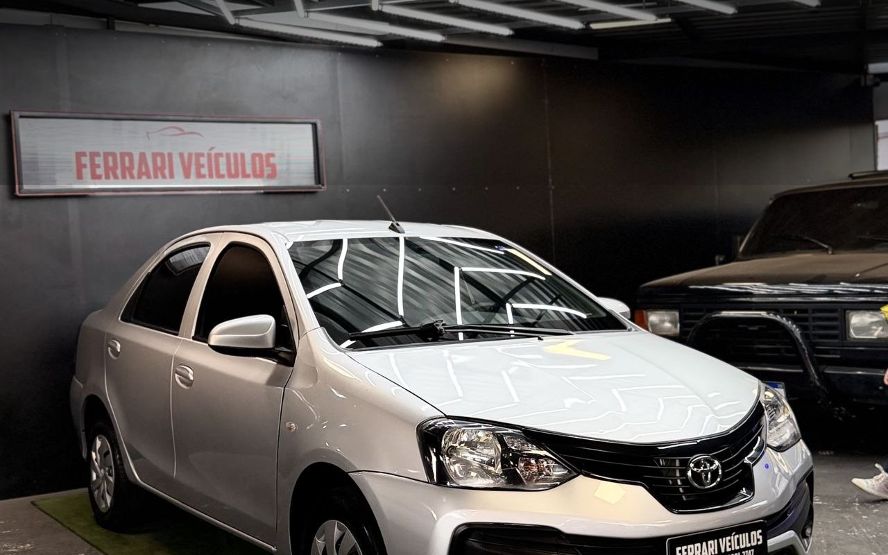 Toyota Etios X Plus Sedan 1.5 Flex 16V 4p Aut. na cor Prata no Canoas / RS - 1002421