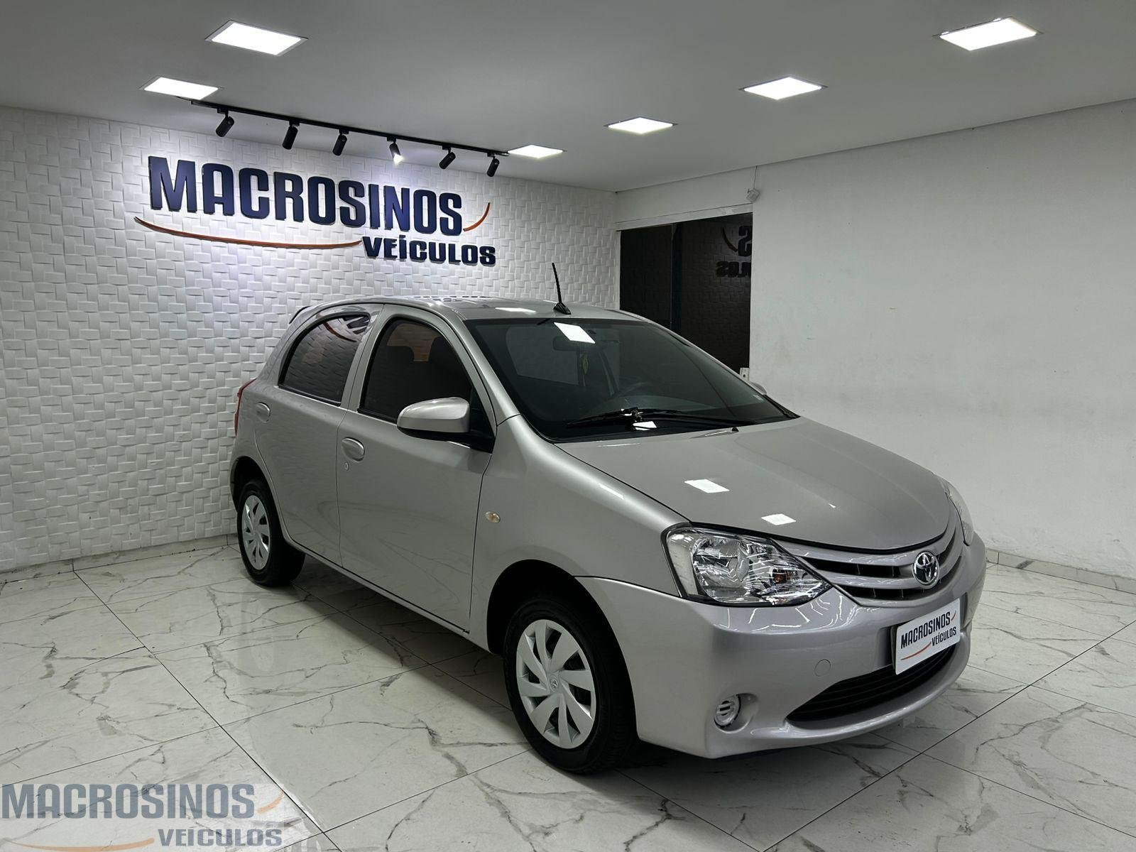 Toyota Etios X Sedan 1.5 Flex 16V 4p Mec. na cor Prata no Canoas / RS - 1002840