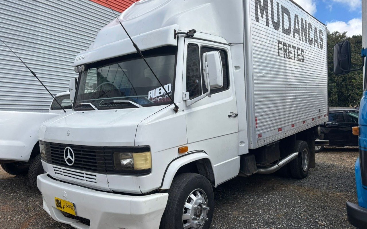 Mercedes-Benz 709 2p (diesel) na cor Branco em Campo Largo / PR - 1004627