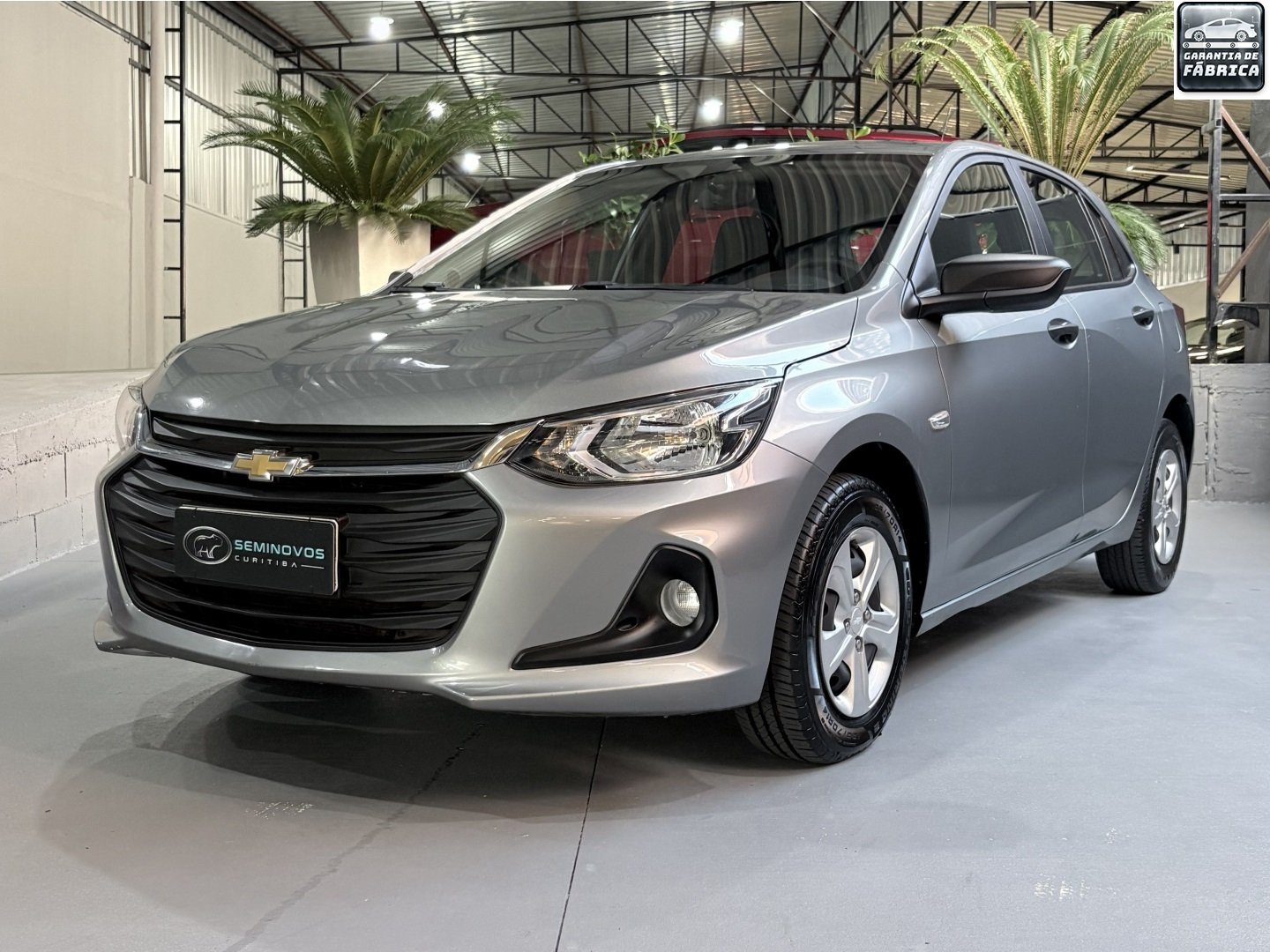 Chevrolet Onix HATCH 1.0 12V Flex 5p Mec. na cor Prata em Curitiba / PR - 1005299