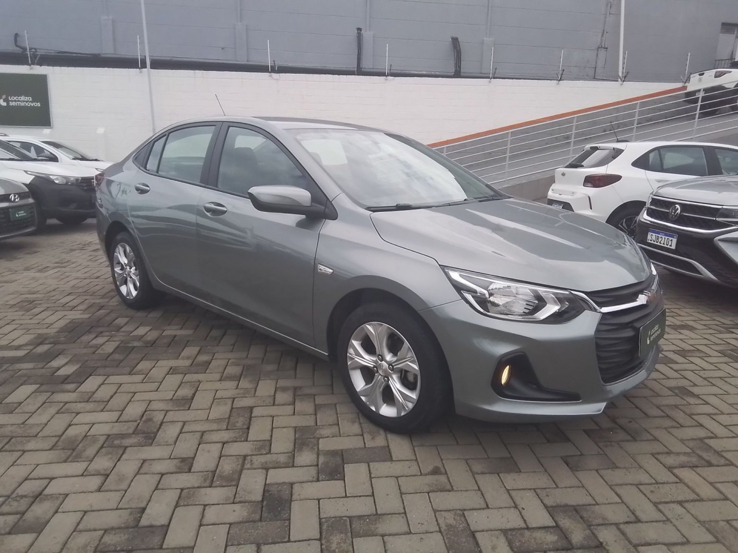 Chevrolet Onix HATCH PREM. 1.0 12V TB Flex 5p Aut. na cor Prata em Campinas / SP - 1005485