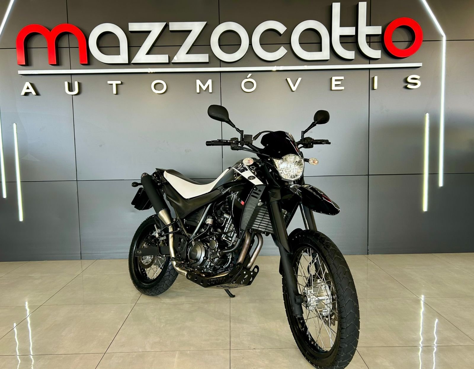 YAMAHA XT 660 R  na cor Preto em Joinville / SC - 1005816