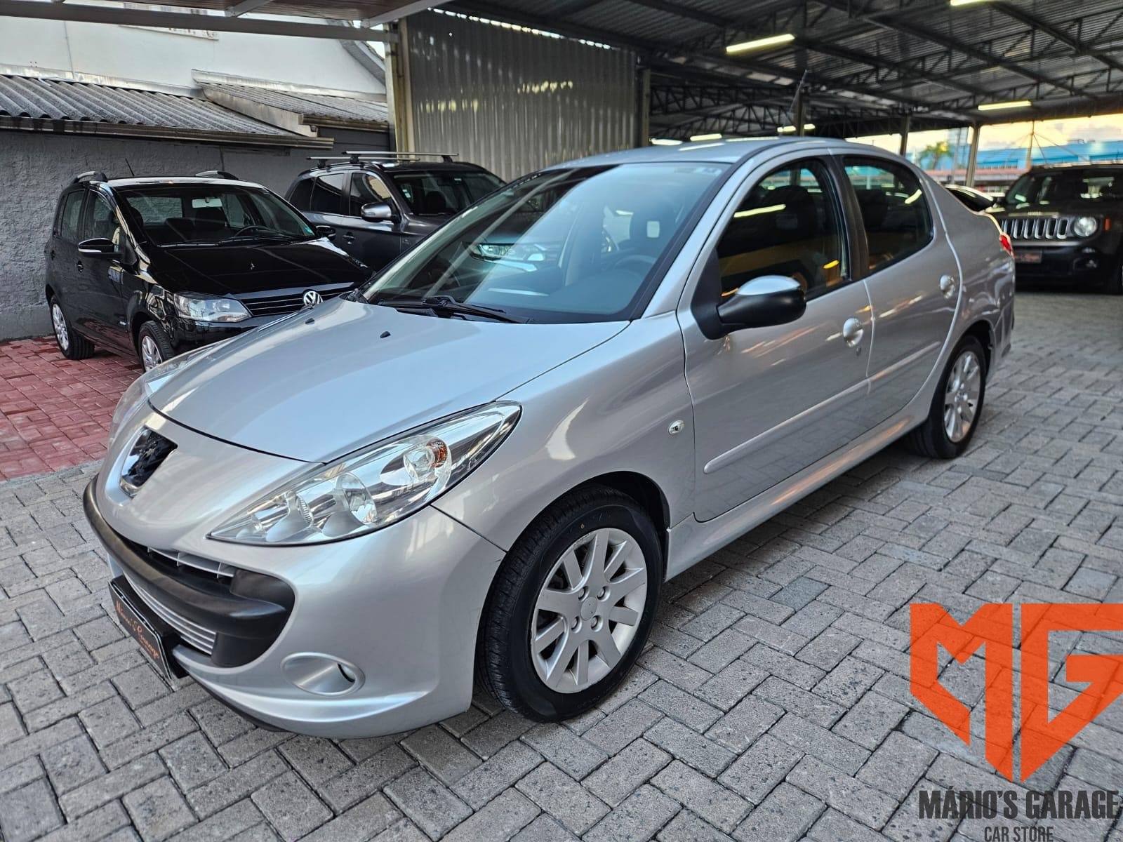 Peugeot 207 Sedan Passion XS 1.6 Flex 16V 4p na cor Prata em Blumenau / SC - 1006922