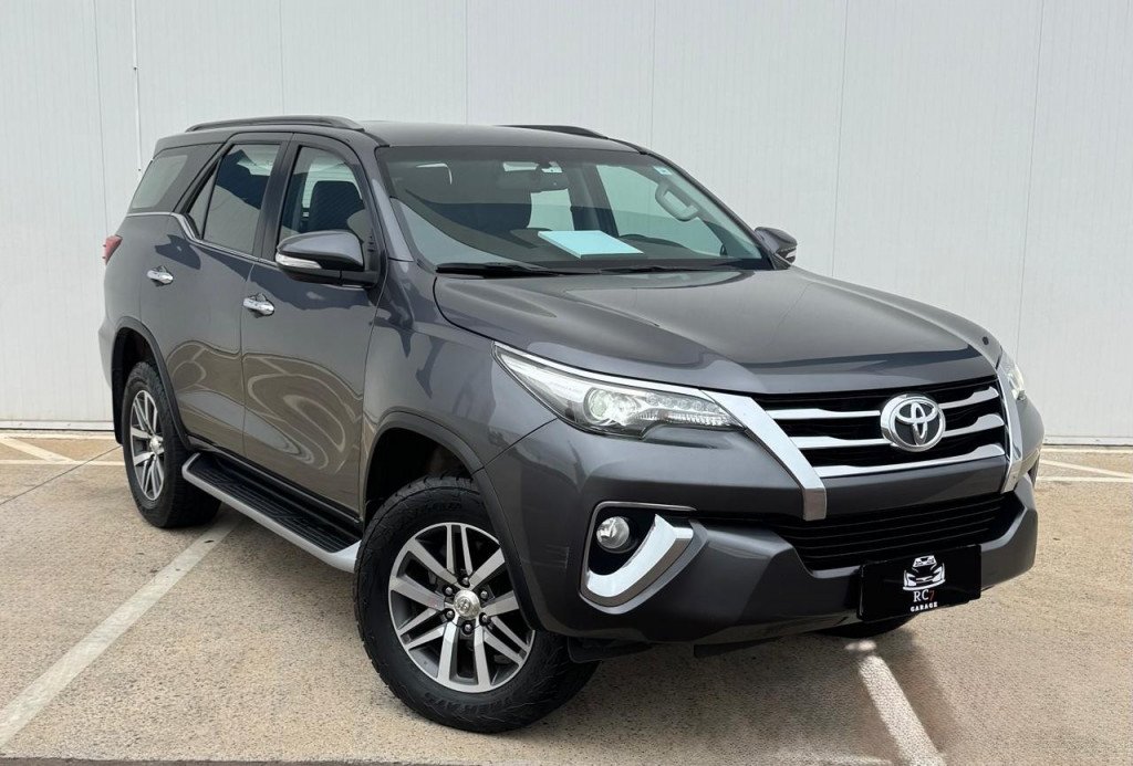 Toyota Hilux SW4 SRX 4x4 2.8 TDI 16V Dies. Aut. na cor Cinza em Fazenda Rio Grande / PR - 1007633