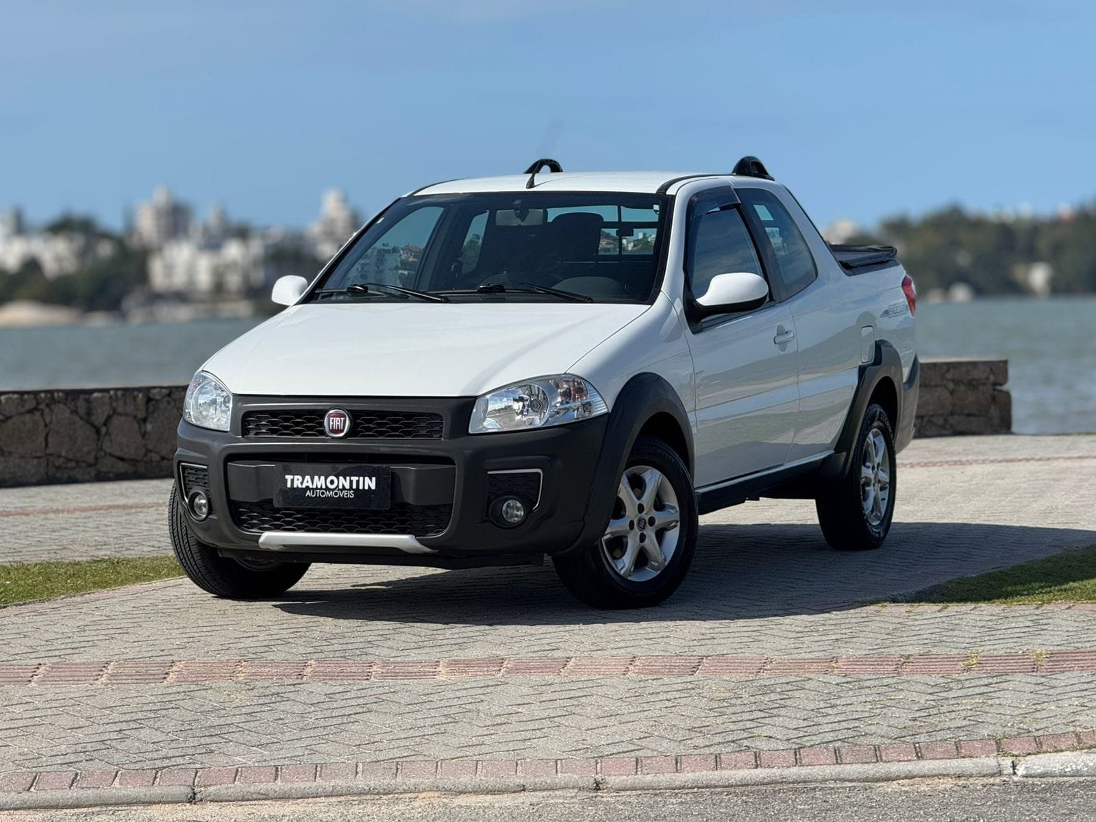 Fiat Strada Freedom 1.4 Flex 8V CD na cor Branco em São José / SC - 10079