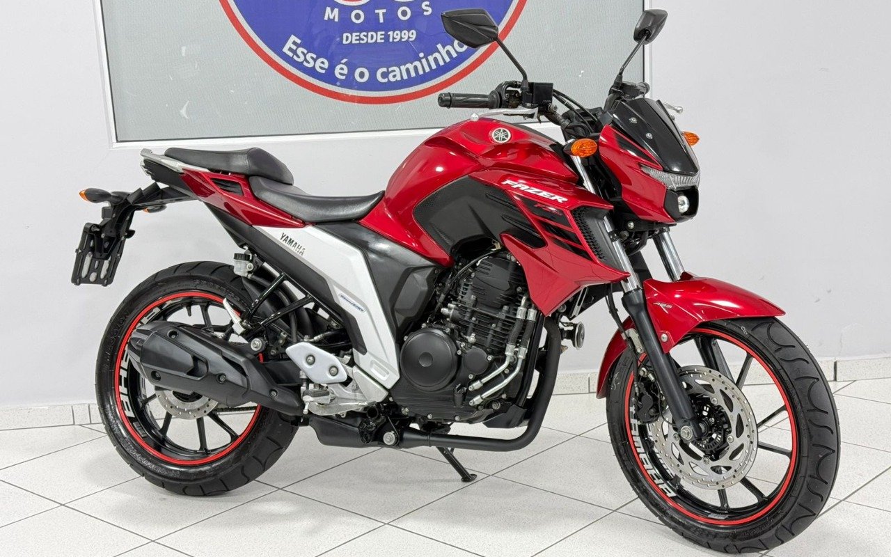 YAMAHA FZ25 250 FAZER FLEX  na cor Vermelho em Araucária / PR - 1008136