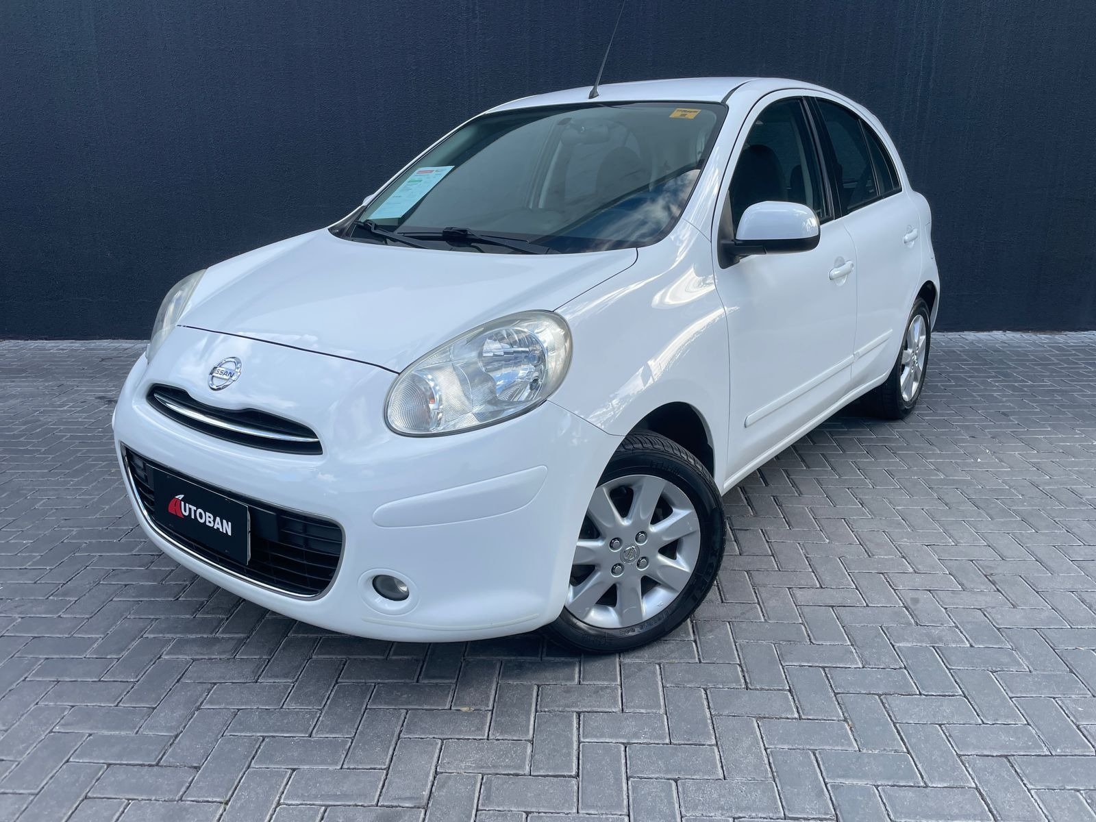 Nissan MARCH SV 1.6 16V Flex Fuel na cor Branco em Curitiba / PR - 1008235