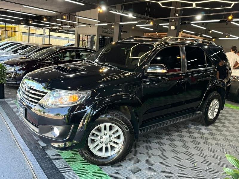 Toyota Hilux SW4 SRV D4-D 4x4 3.0 TDI Dies. Aut na cor Preto em Londrina / PR - 1008332