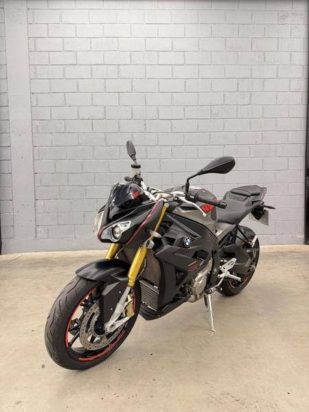 BMW S 1000 R  na cor Preto no Canoas / RS - 1008386