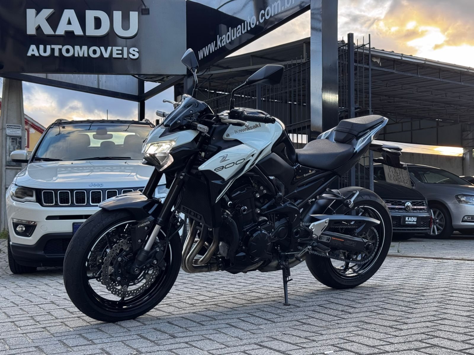 KAWASAKI Z 900  na cor Branco em São José / SC - 1008414