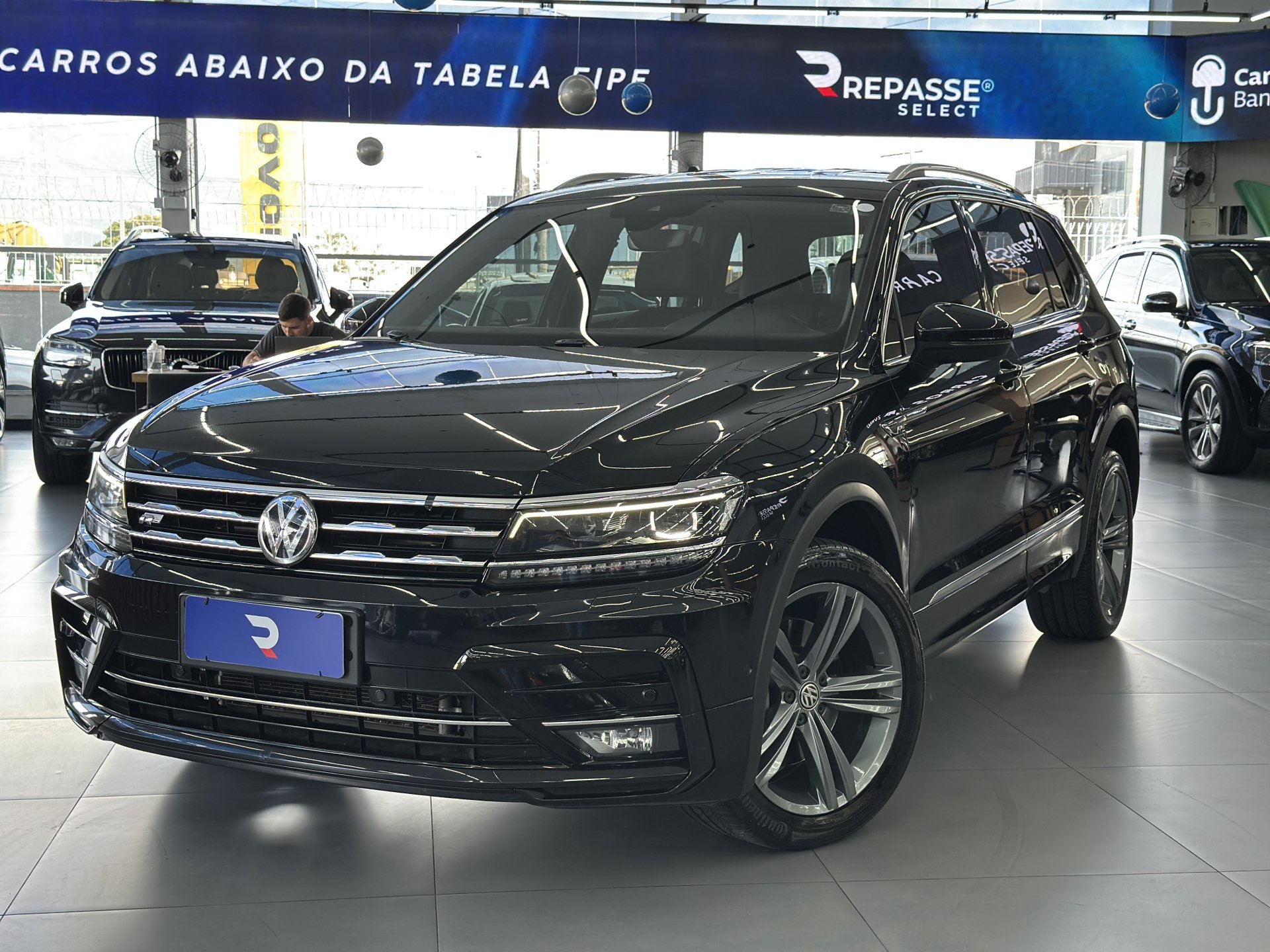 Volkswagen Tiguan Allspac R-Line 350 TSI 2.0 4x4 na cor Preto em Palhoça / SC - 1008436