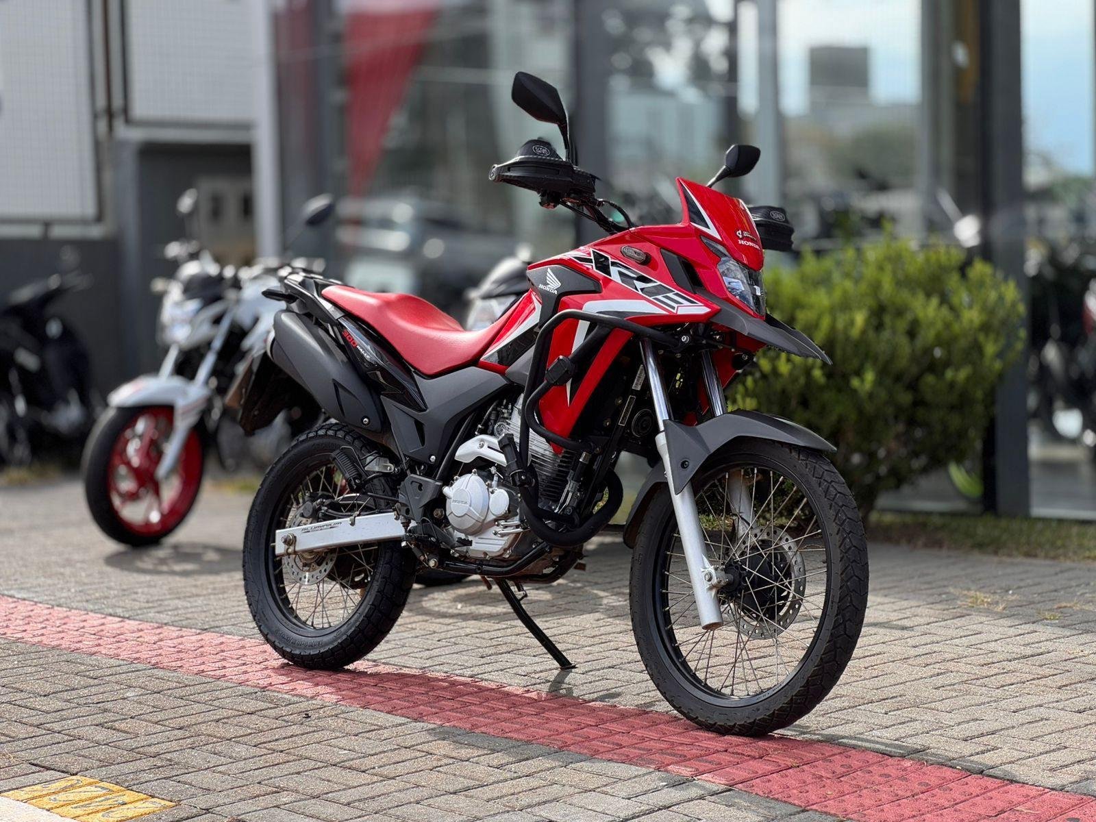 Honda XRE 300 RALLY FLEX  na cor Vermelho em Xanxerê / SC - 1009744