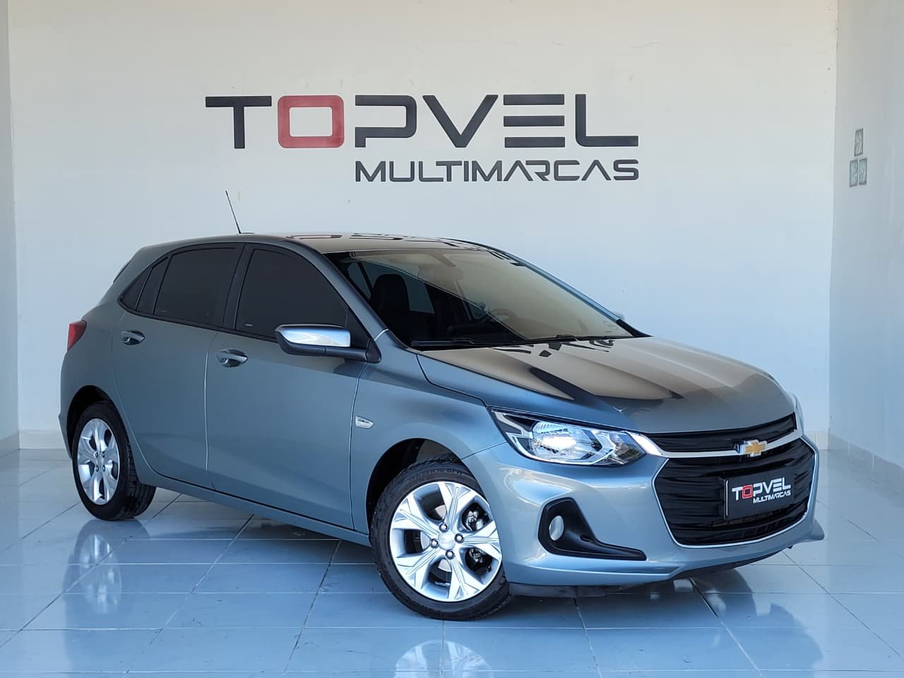 Chevrolet Onix HATCH LTZ 1.0 12V TB Flex 5p Mec. na cor Prata em São José / SC - 1010670
