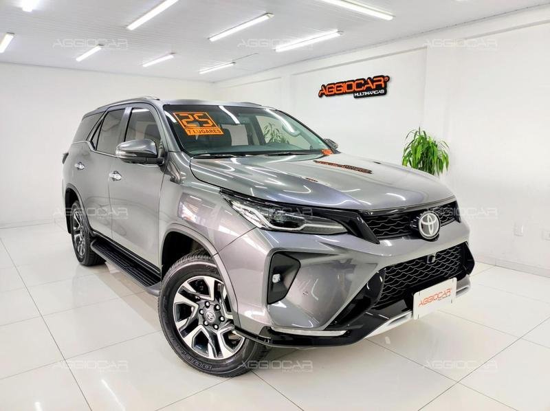 Toyota Hilux SW4 SRX Plat. 4x4 2.8 TB Die. Aut. na cor Cinza em Campo Largo / PR - 1010886