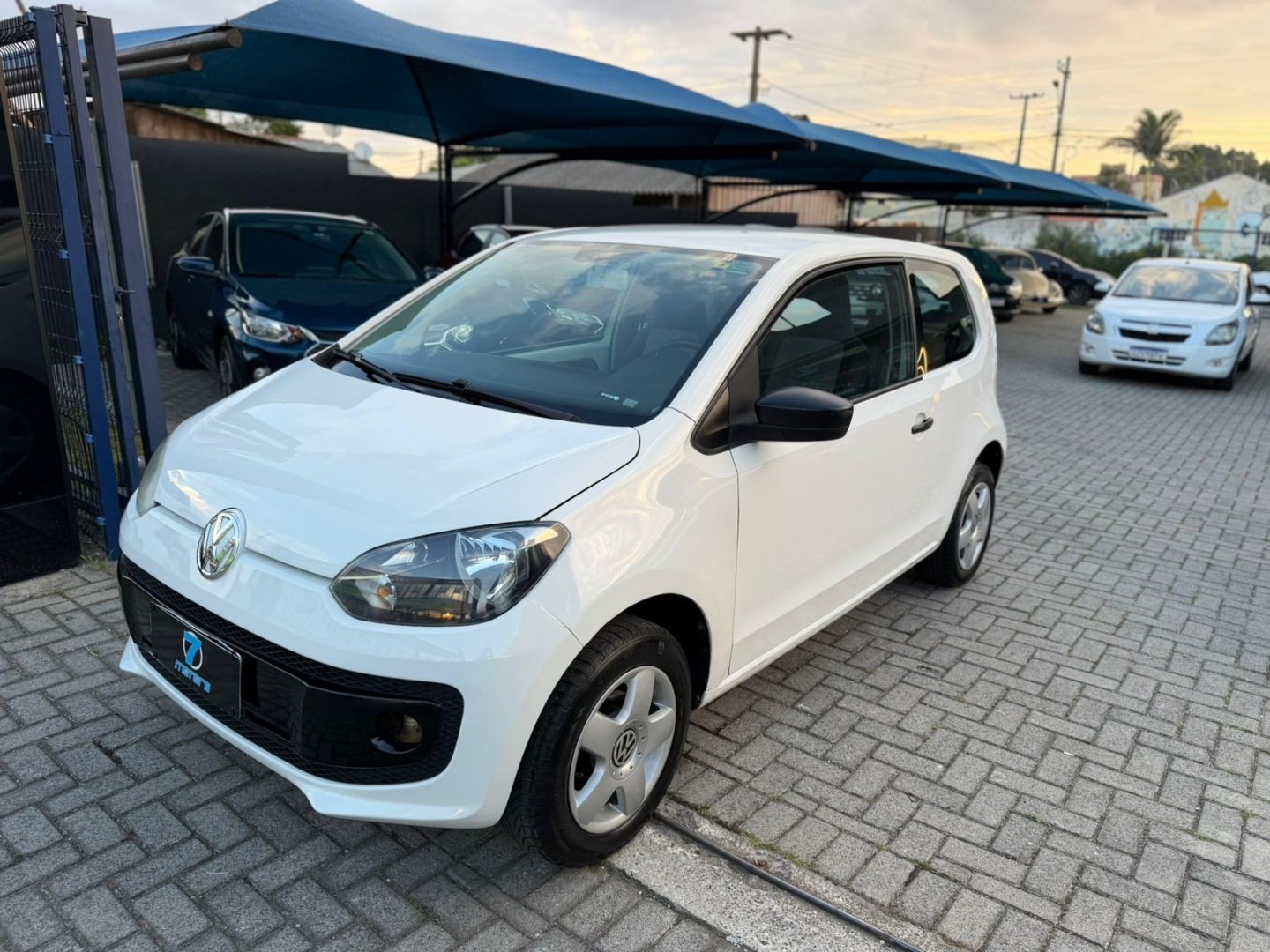 Volkswagen Up! high 1.0 Total Flex 12V 5p na cor Branco em Colombo / PR - 1011349