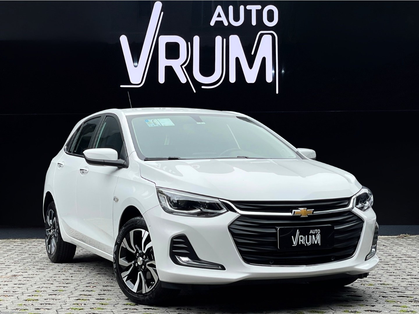 Chevrolet Onix HATCH PREM. 1.0 12V TB Flex 5p Aut. na cor Branco em Curitiba / PR - 1013715