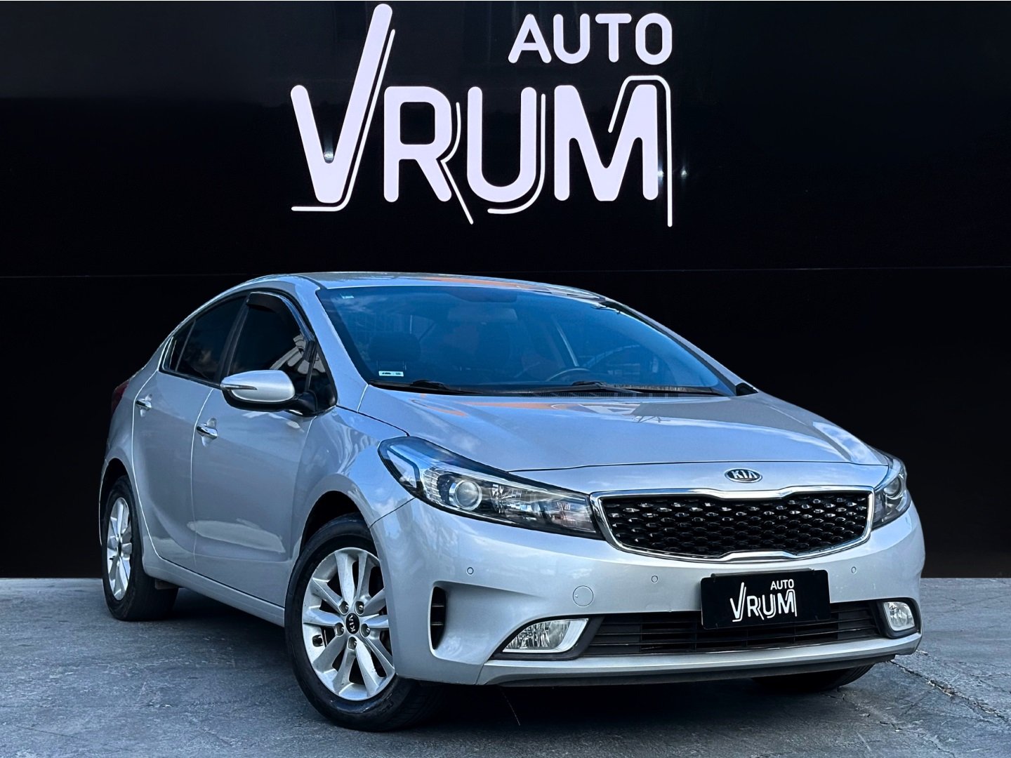 Kia Cerato 1.6 16V Aut. na cor Prata em Curitiba / PR - 1013749