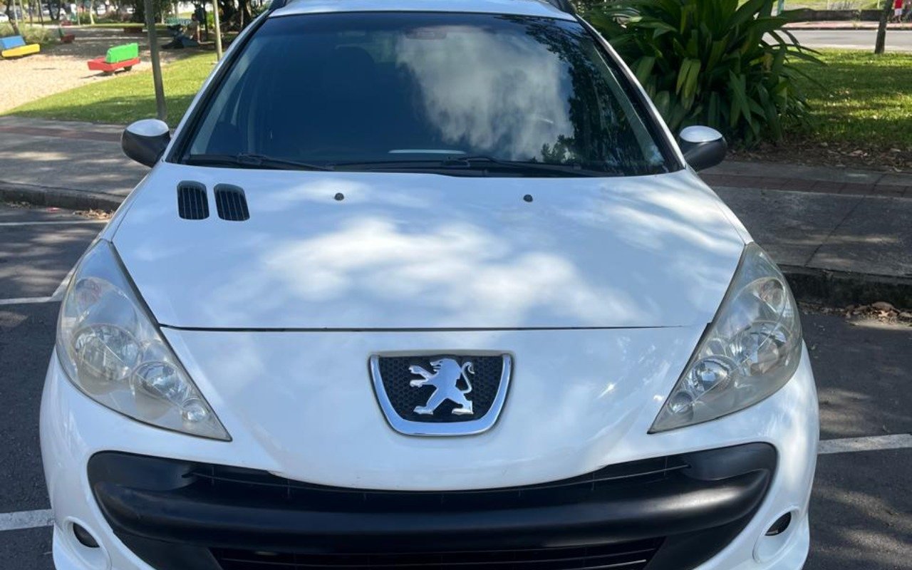 Peugeot 207 SW XR 1.4 Flex 8V 5p na cor Branco em Joinville / SC - 1014011