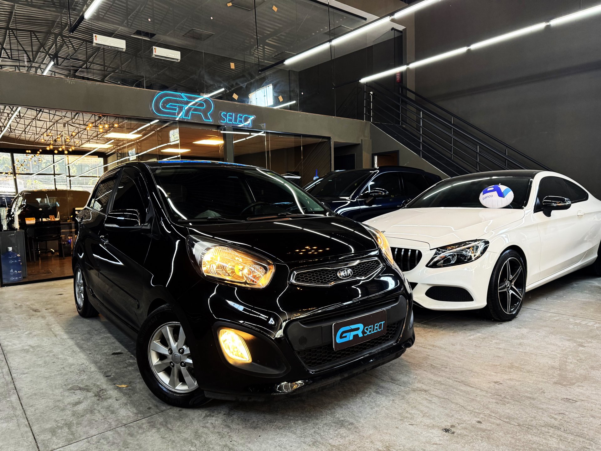 Kia Picanto EX 1.1/1.0/ 1.0 Flex Mec. na cor Preto em Florianópolis / SC - 1014285