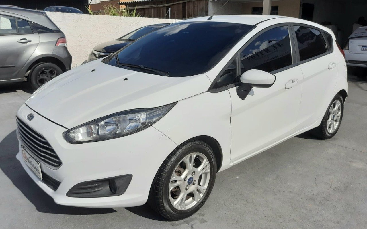 Ford Fiesta 1.5 16V Flex Mec. 5p na cor Branco em Araucária / PR - 1014320