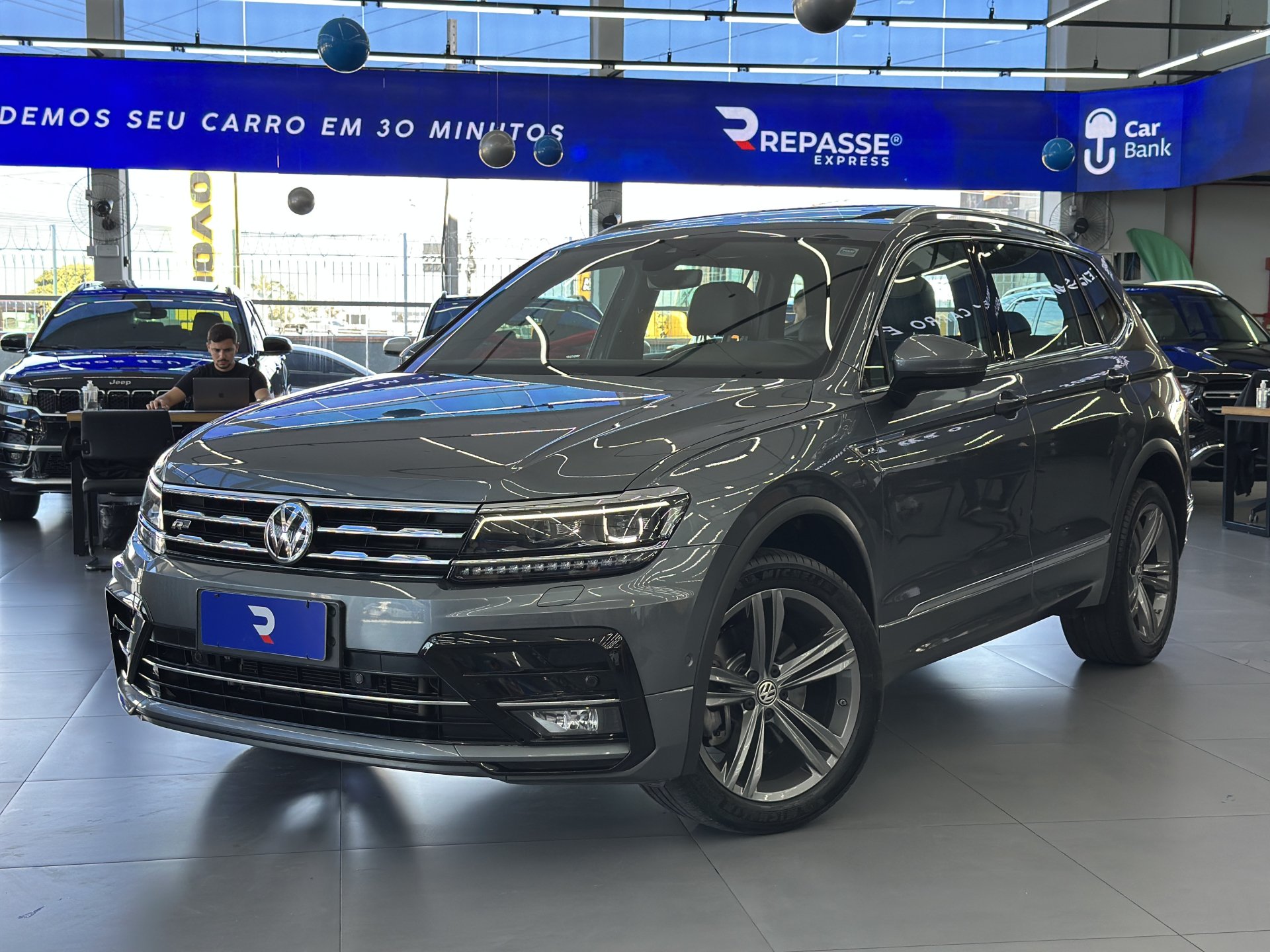Volkswagen Tiguan Allspac R-Line 350 TSI 2.0 4x4 na cor Cinza em Palhoça / SC - 1015054