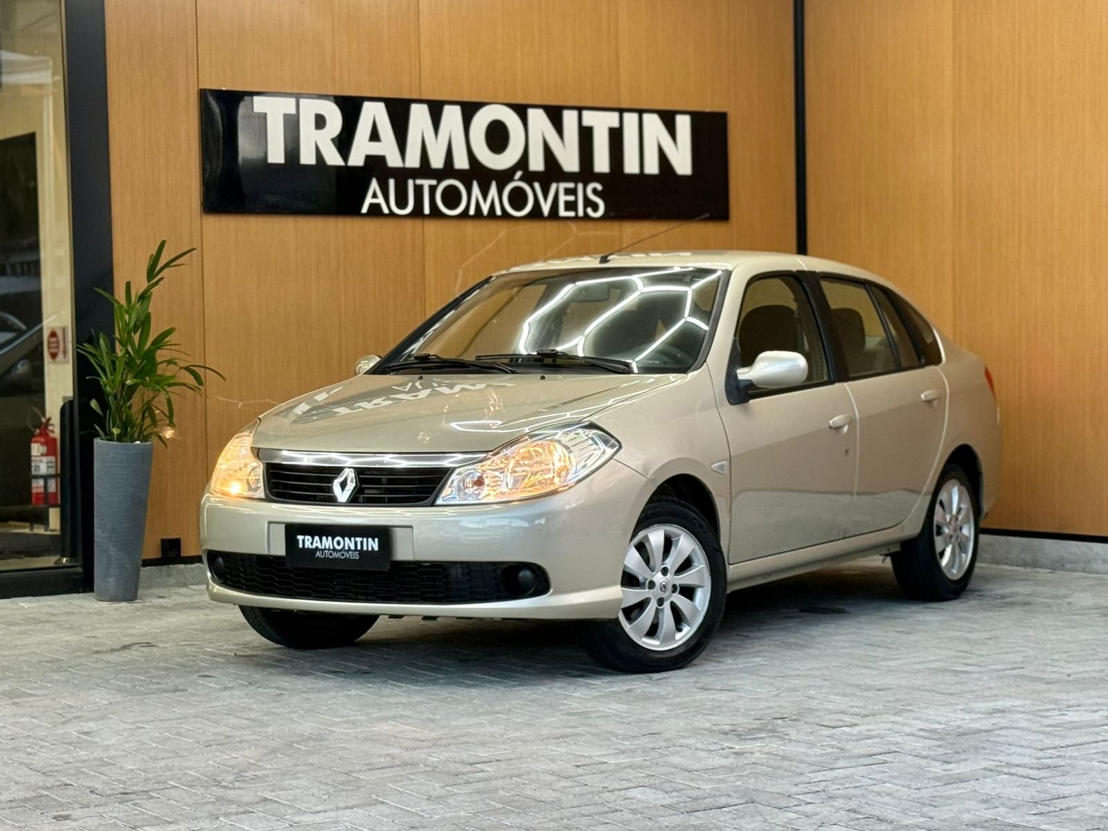 Renault Symbol Expression Hi-Flex 1.6 16V 4p na cor Bege em São José / SC - 1015723