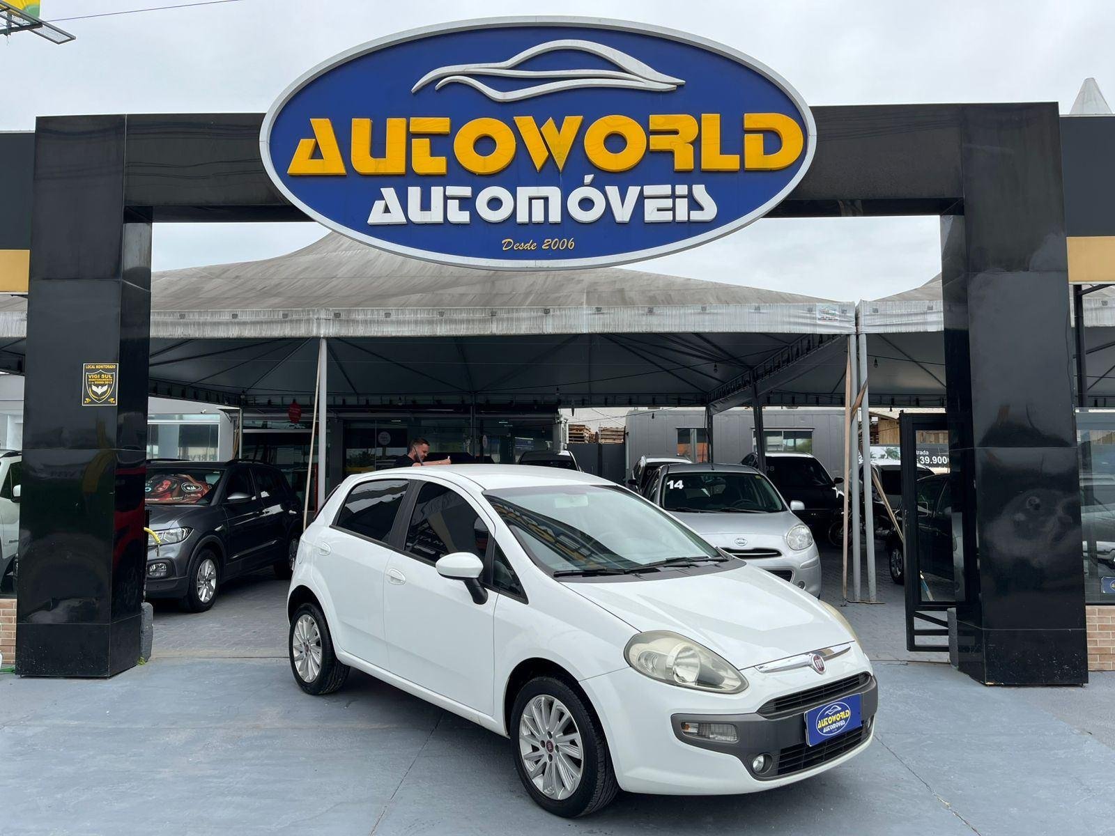 Fiat Punto ESSENCE 1.6 Flex 16V 5p na cor Branco em Palhoça / SC - 1015953