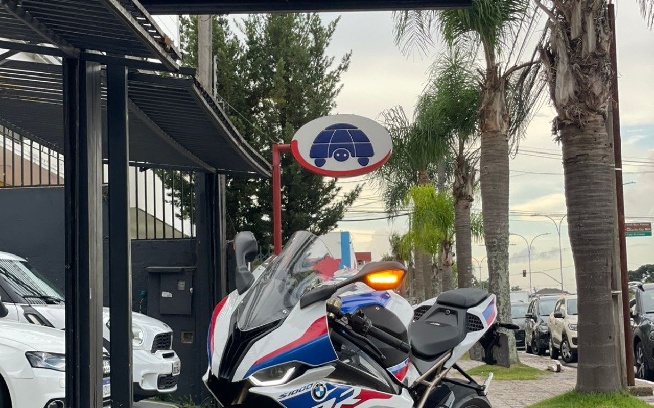 BMW S 1000 RR-M Carbon  na cor Branco em Pinhais / PR - 1018518