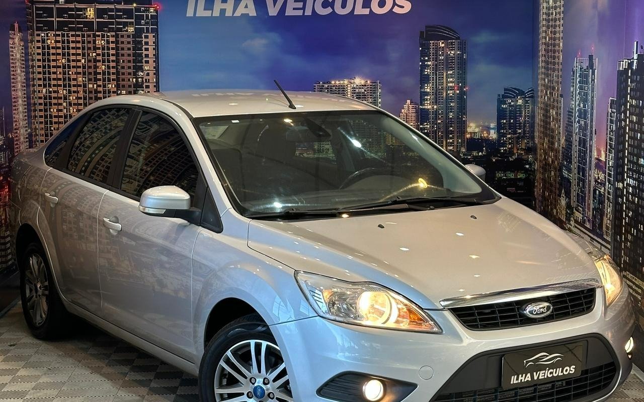 Ford Focus Sedan 1.6/1.6 Flex 8V/16V 4p Mec. na cor Prata no Canoas / RS - 1022429