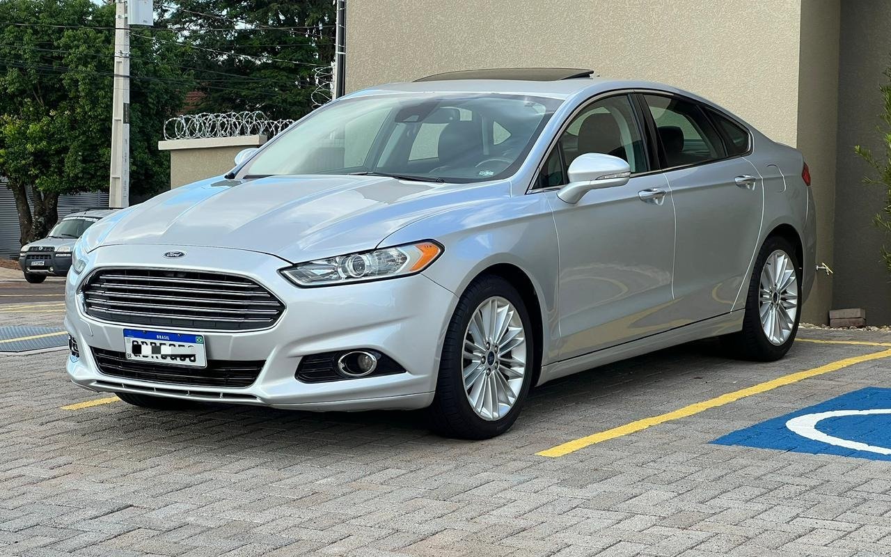 Ford Fusion Titanium 2.0 GTDI Eco. Fwd Aut. na cor Prata em Cascavel / PR - 1025219