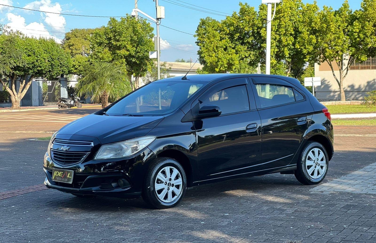 Chevrolet Onix HATCH 1.0 12V TB 5p Mec. na cor Preto em Xanxerê / SC - 1025276