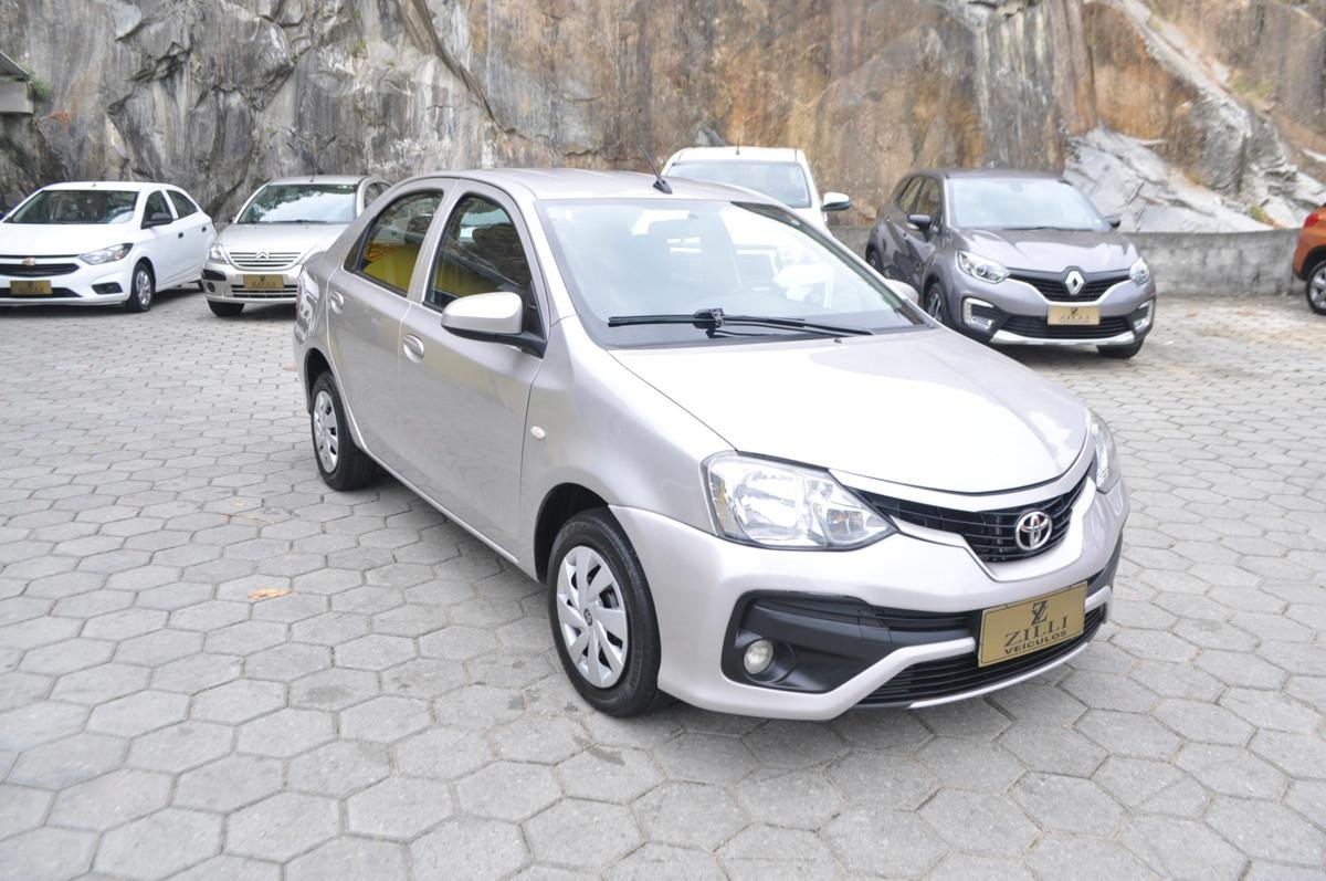 Toyota Etios X Sedan 1.5 Flex 16V 4p Aut. na cor Prata em Florianópolis / SC - 1025726