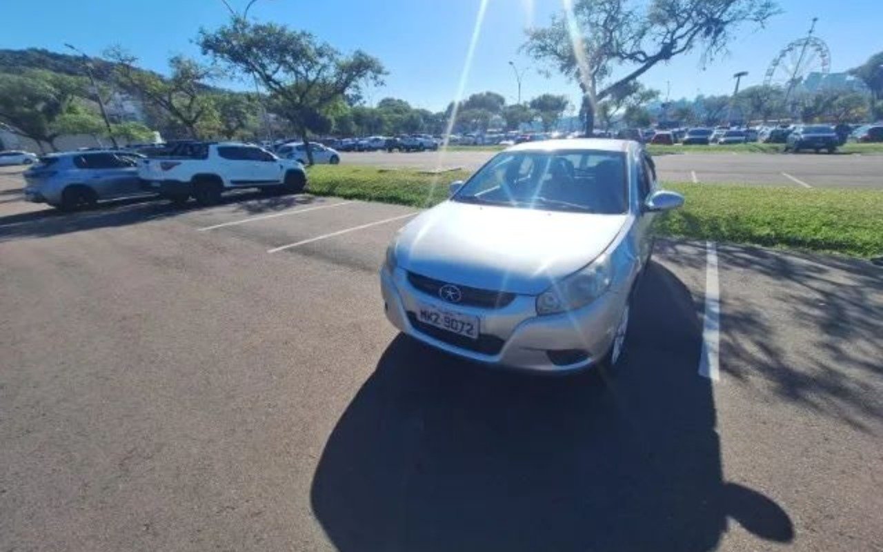 JAC J3 Turin Sedan 1.4 16V 4p Mec. na cor Prata em Curitiba / PR - 1025887
