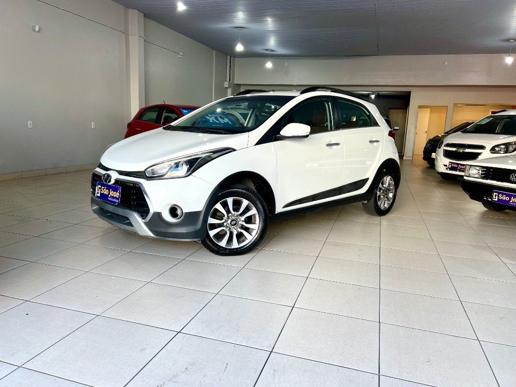 Hyundai HB20X Premium 1.6 Flex 16V Aut. na cor Branco em São José / SC - 1027570