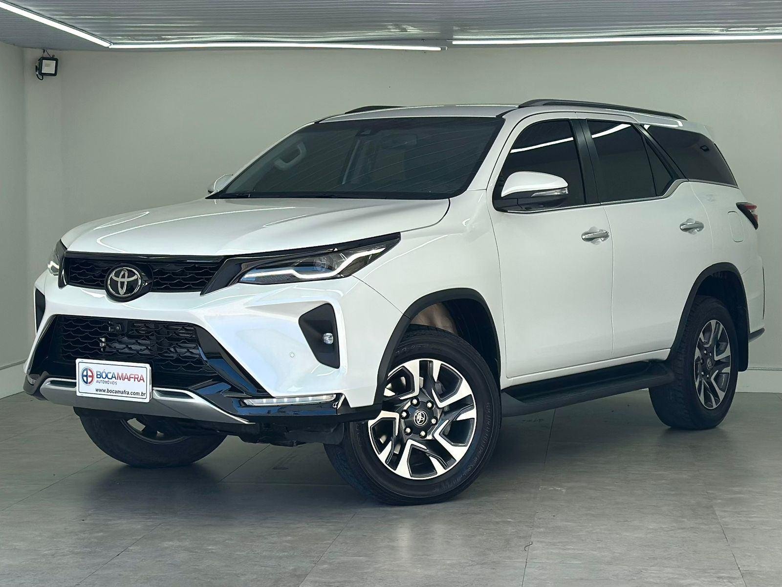 Toyota Hilux SW4 SRX Plat. 4x4 2.8 TB Die. Aut. na cor Branco em Brusque / SC - 1027789