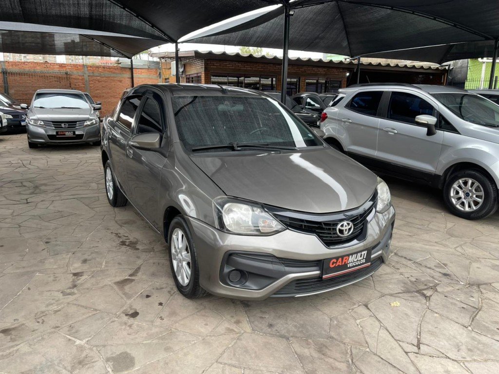 Toyota Etios X Plus Sedan 1.5 Flex 16V 4p Mec. na cor Cinza no Porto Alegre / RS - 1028154