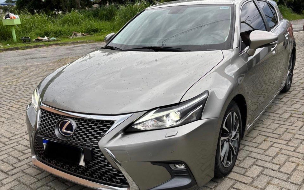 Lexus CT200h 1.8 16V Aut. (Híbrido) na cor Cinza em Curitiba / PR - 1028168