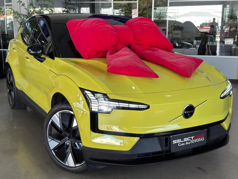 Volvo EX30 E60 Ultra (Elétrico) na cor Amarelo em São José dos Pinhais / PR - 1028269