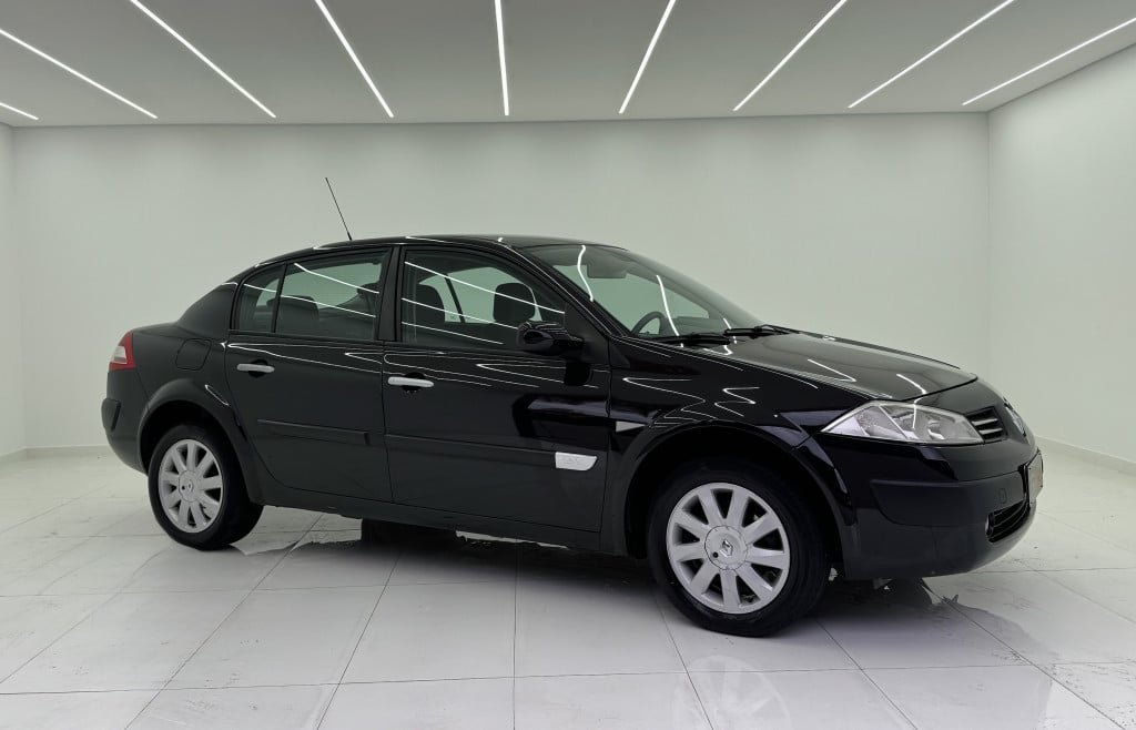 Renault Megane Sedan Dynamique Hi-Flex 1.6 16V na cor Preto em Curitiba / PR - 1028631