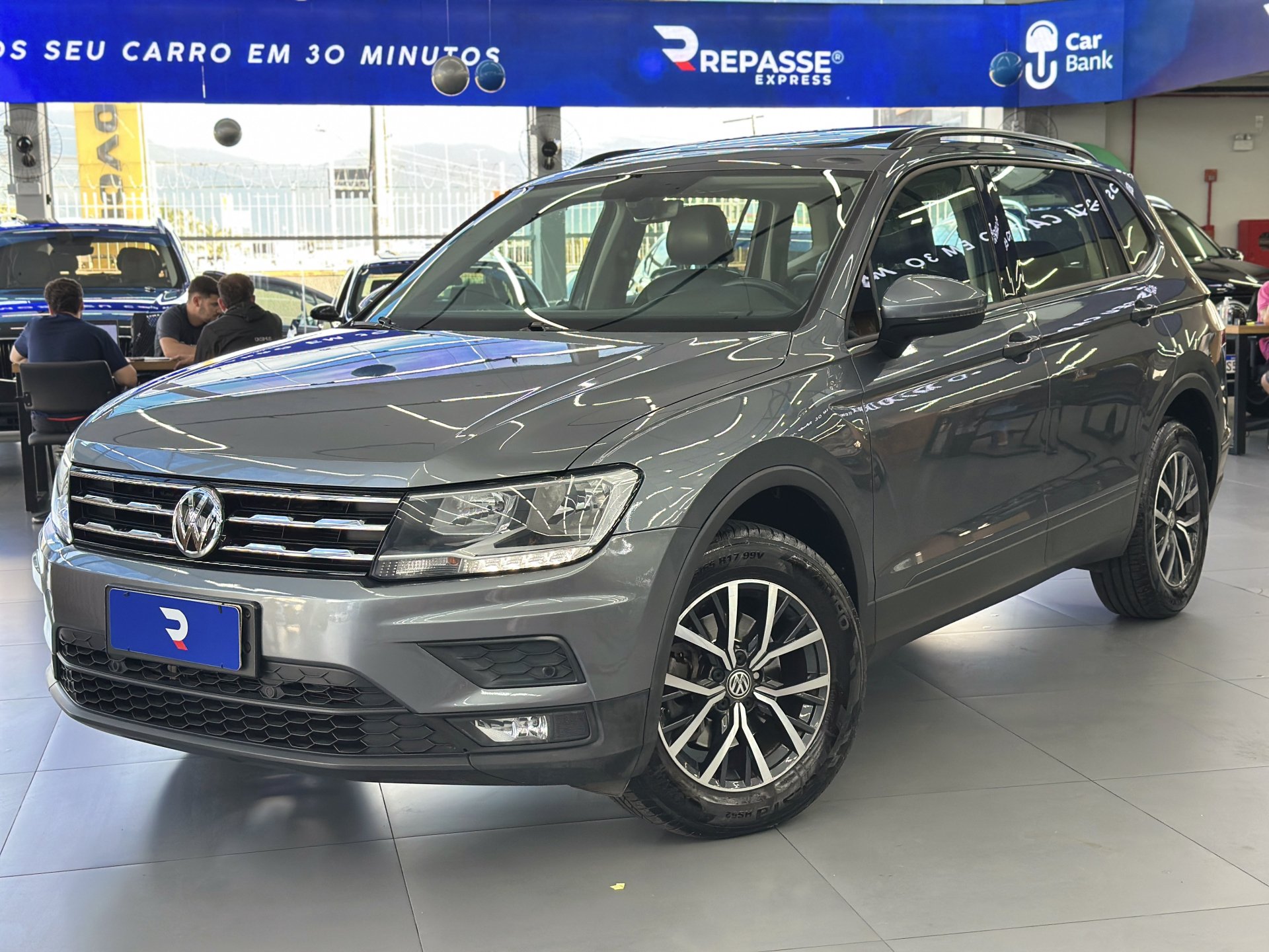 Volkswagen Tiguan Allspac Comf 250 TSI 1.4 Flex na cor Cinza em Palhoça / SC - 1028708