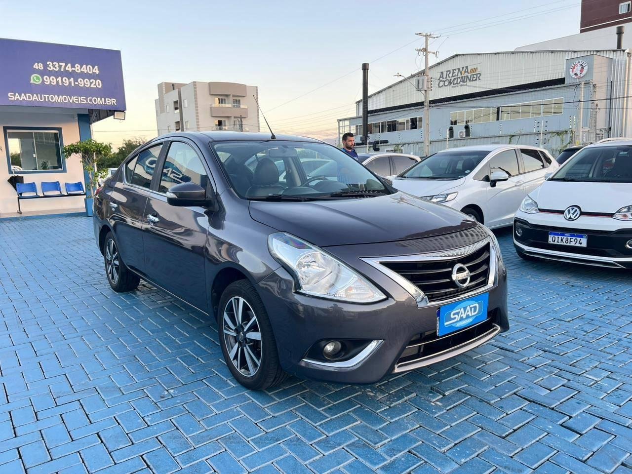 Nissan VERSA SL 1.6 16V FlexStart 4p Mec. na cor Cinza em Palhoça / SC - 1030152