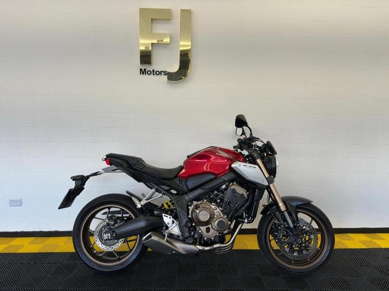 Honda CB 650R  na cor Vermelho em Curitiba / PR - 1031638