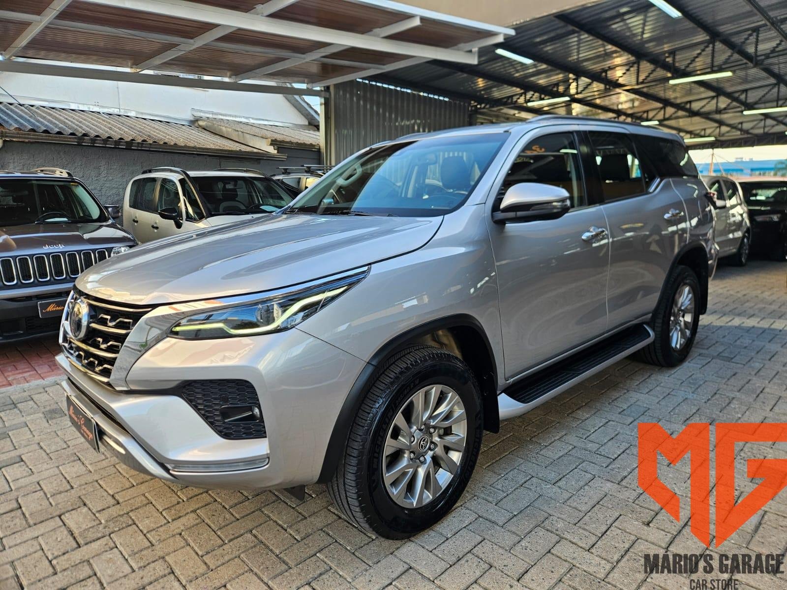 Toyota Hilux SW4 4x4 2.8 Diesel na cor Prata em Blumenau / SC - 1032165