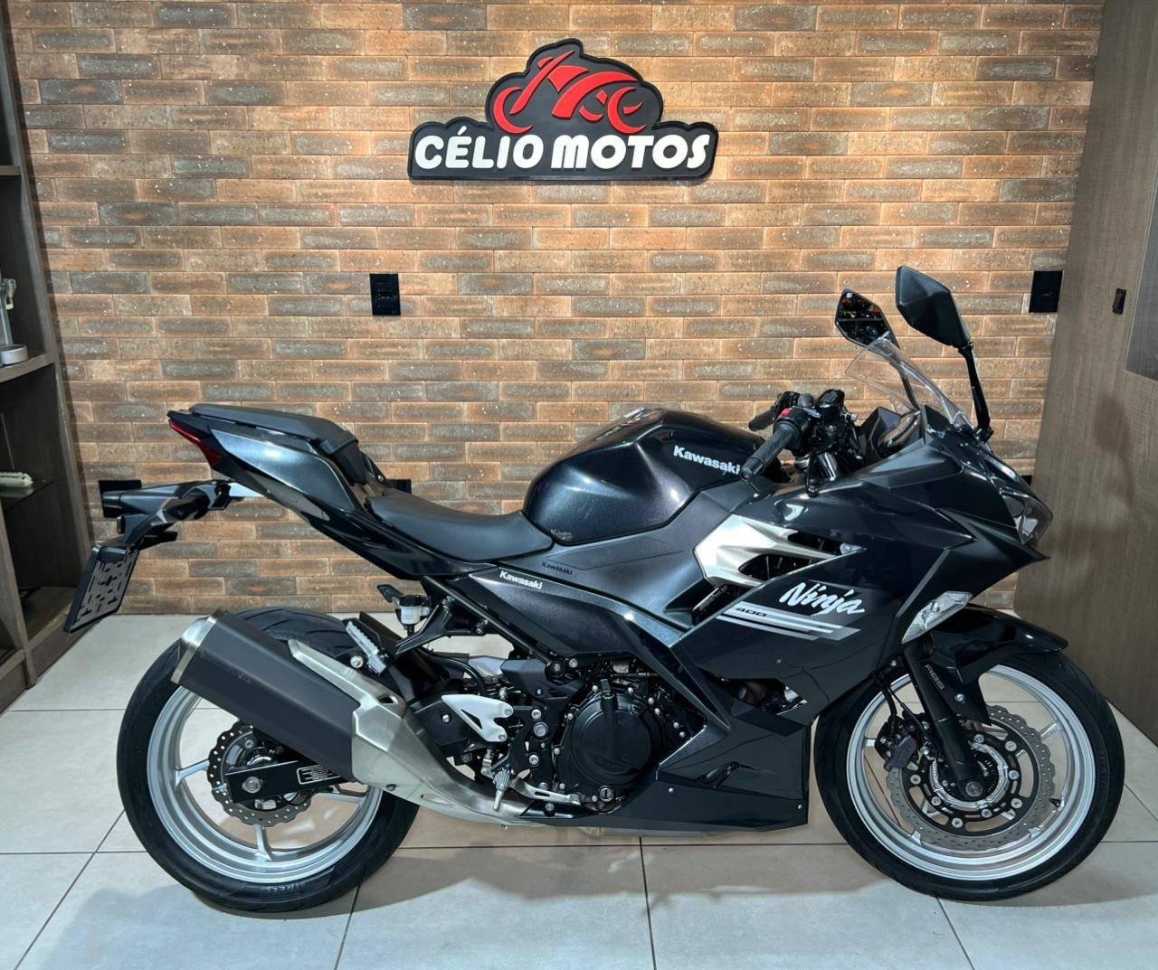 KAWASAKI NINJA 400  na cor Cinza em Palhoça / SC - 1032167